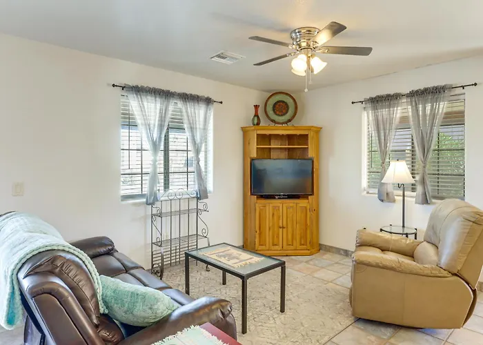 Mtn-view Casita W/ Rooftop Deck & Patio In Yuma!