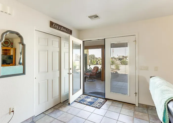 Apartment Mtn-view Casita W/ Rooftop Deck & Patio In Yuma!