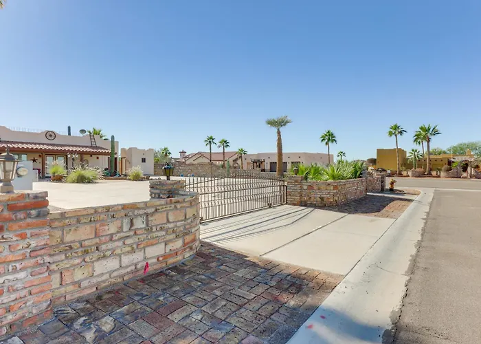 Mtn-view Casita W/ Rooftop Deck & Patio In Yuma!